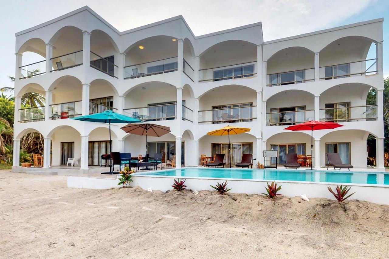 Blue Water Beach Villas San Pedro  Extérieur photo